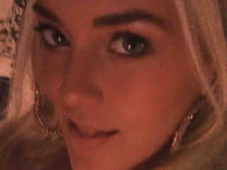 hot cam girl masturbating with vibrator MissConly