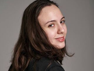 camwhore masturbating with dildo MonaStout