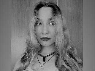 camgirl webcam picture MonikaGreens