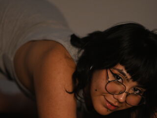 cam girl showing pussy NoemieBlanche