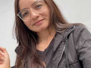 naked camgirl masturbating with vibrator NyssaraLasso