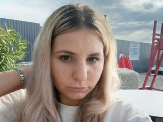 free webcam chatroom SaraGeorge