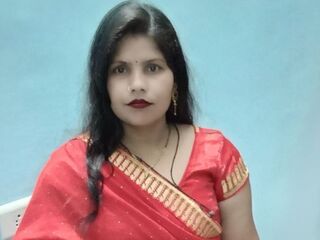 cam girl playing with sextoy SaronLey