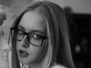 hot naked camgirl SheliaEdwards