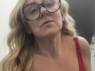 topless webcam girl SophiaHillUk