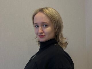 livesex cam girl SuzannKernes