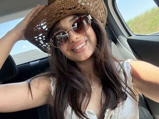 camslut showing tits YasmineHart