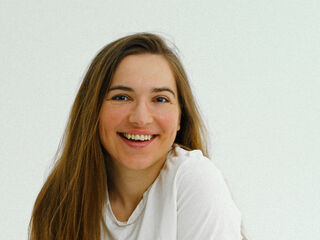 cam girl playing with dildo YukiBeauty